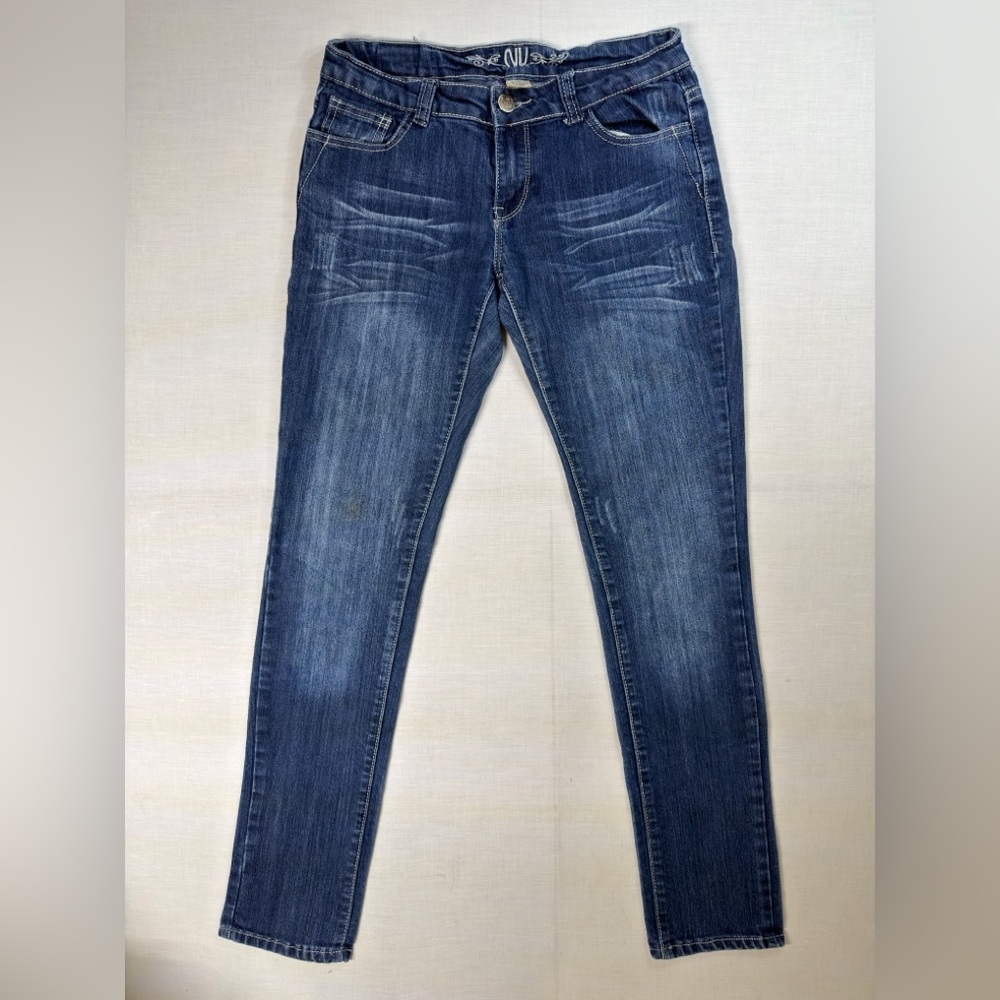 NV Jeans Slim Straight Skinny Med Blue Wash Denim Women's Size 7 Inseam 31"